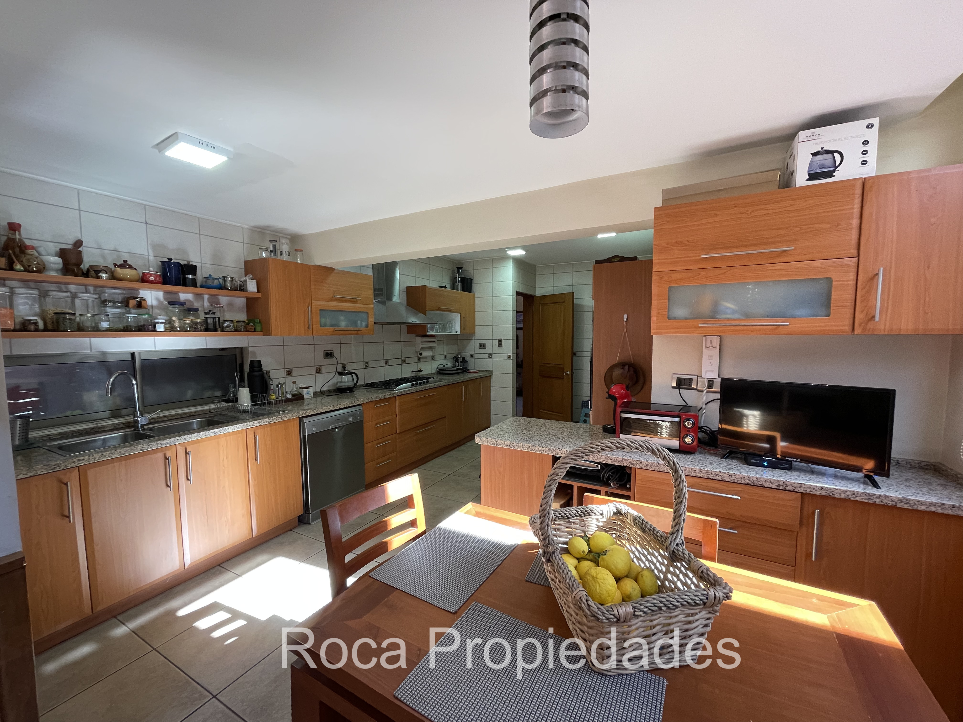 Elegancia, Calidad, Seguridad, Bella Casa En Condominio! - foto 5